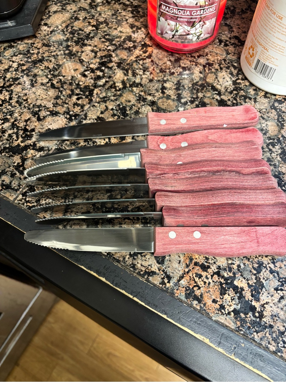 Set of 8 Serrated Steak Knives withWood-Style Handles -Delco by Oneida